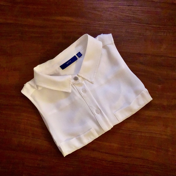 3/$15 🌺 NWOT - Button up Sleeveless Shirt - Picture 5 of 6